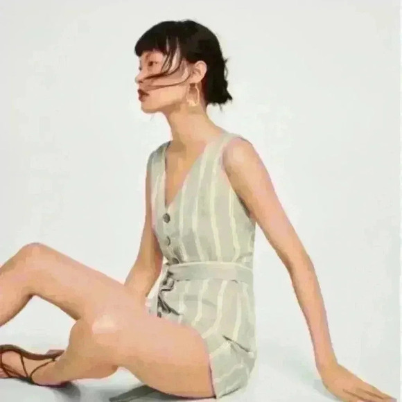 MANGO Striped Linen Jumpsuit Gray White Belted Romper Pockets Sleeveless Size M - Picture 2 of 9